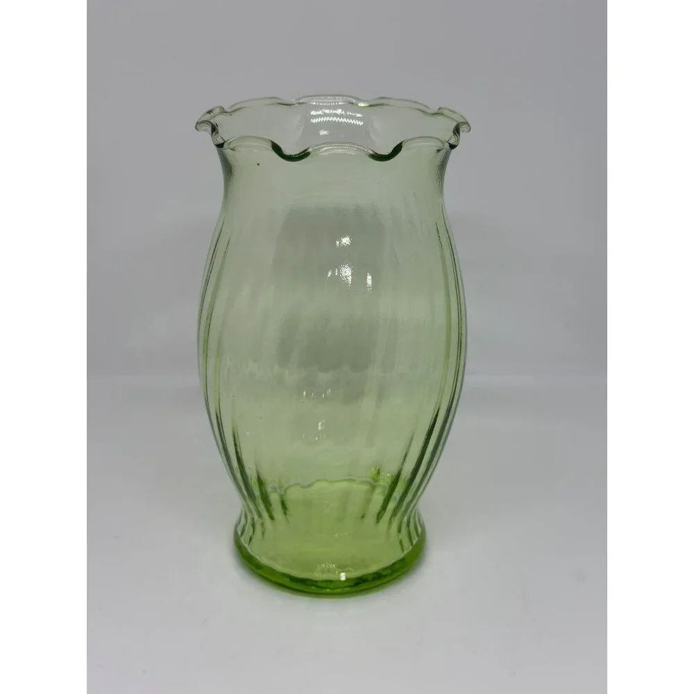 VTG Emerald Green Glass Vase Swirl Pattern Ruffled‎ Edge 3.5x6.5 Tabletop Decor